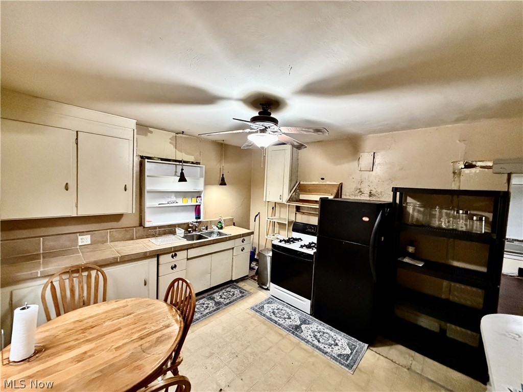828 Broad Street Elyria OH 44035