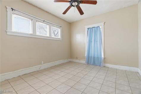 127 Charles Court Elyria OH 44035