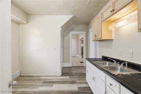 127 Charles Court Elyria OH 44035