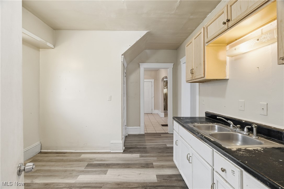 127 Charles Court Elyria OH 44035