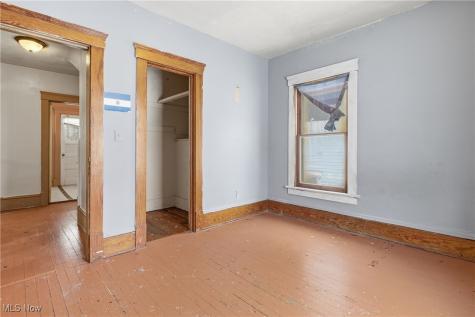 127 Charles Court Elyria OH 44035