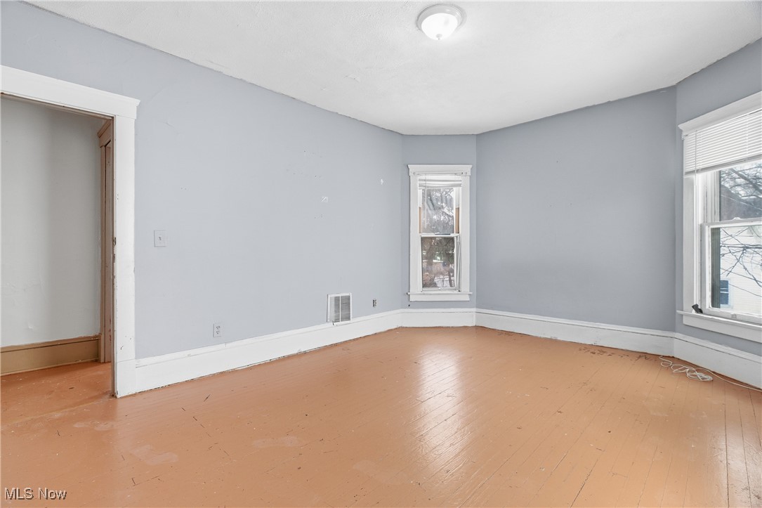 127 Charles Court Elyria OH 44035