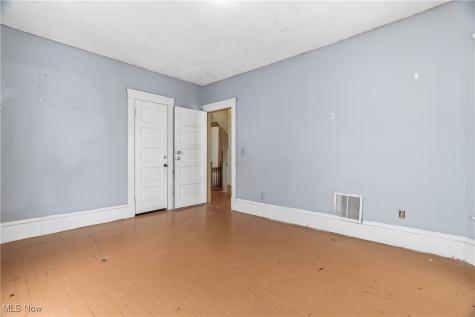 127 Charles Court Elyria OH 44035