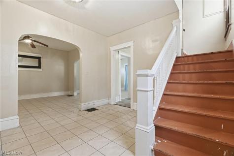 127 Charles Court Elyria OH 44035