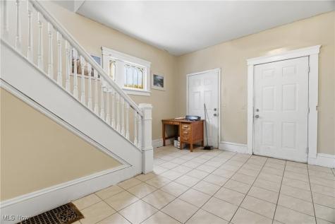 127 Charles Court Elyria OH 44035