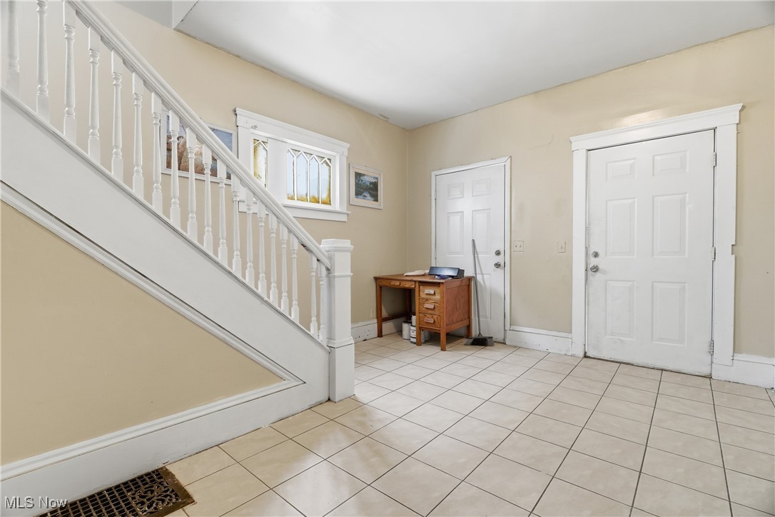 127 Charles Court Elyria OH 44035