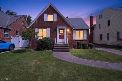 8020 Whitehaven Drive Parma OH 44129