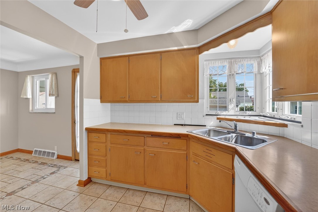 8020 Whitehaven Drive Parma OH 44129