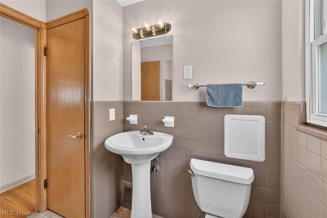 8020 Whitehaven Drive Parma OH 44129