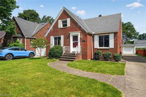8020 Whitehaven Drive Parma OH 44129