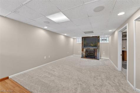 8020 Whitehaven Drive Parma OH 44129