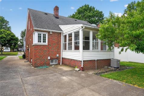 8020 Whitehaven Drive Parma OH 44129