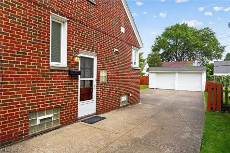 8020 Whitehaven Drive Parma OH 44129