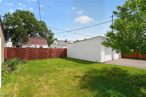 8020 Whitehaven Drive Parma OH 44129