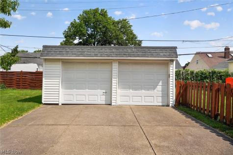 8020 Whitehaven Drive Parma OH 44129