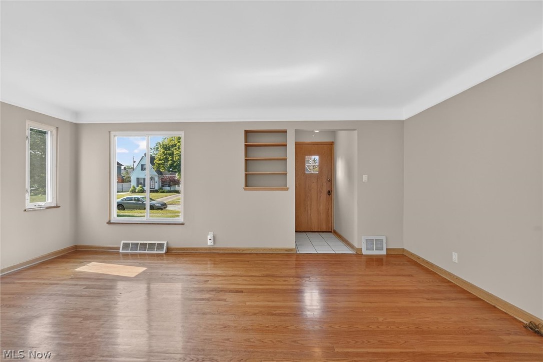 8020 Whitehaven Drive Parma OH 44129