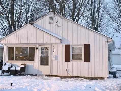 828 S Logan Street Elyria OH 44035