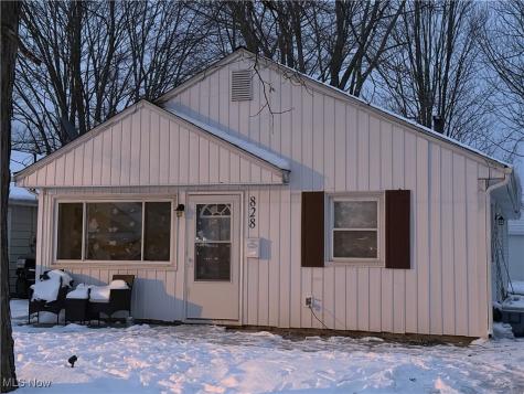 828 S Logan Street Elyria OH 44035