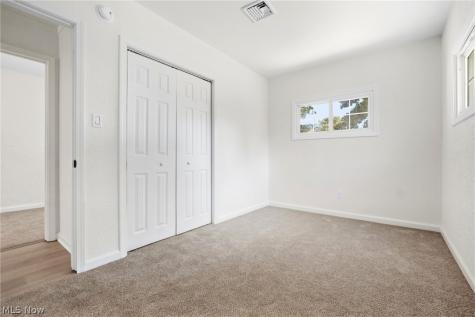 221 Carnegie Youngstown OH 44515