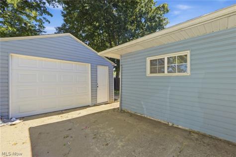 221 Carnegie Youngstown OH 44515
