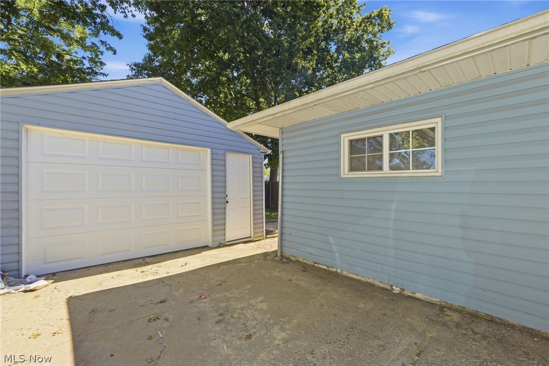 221 Carnegie Youngstown OH 44515