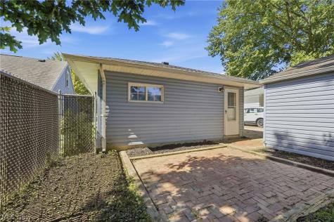 221 Carnegie Youngstown OH 44515