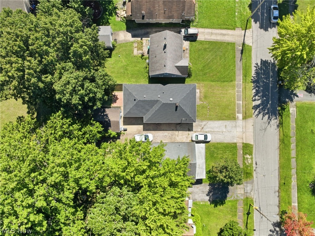 221 Carnegie Youngstown OH 44515