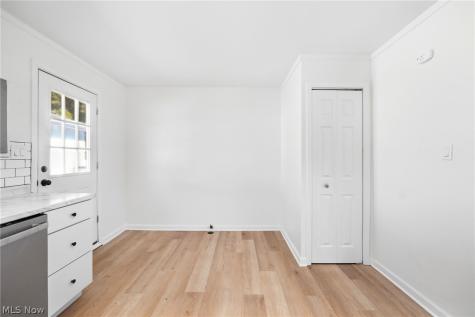 221 Carnegie Youngstown OH 44515