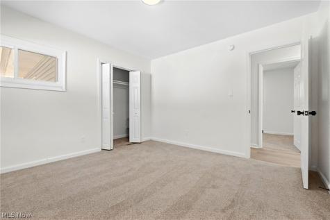 221 Carnegie Youngstown OH 44515