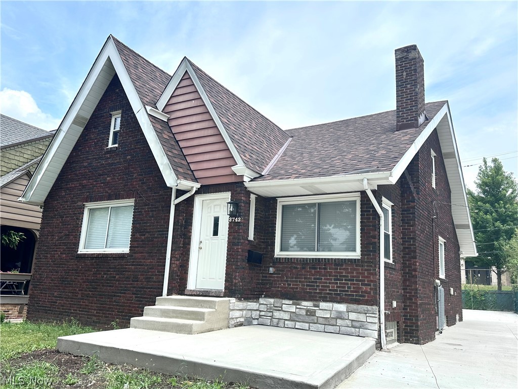 3743 165 Street W Cleveland OH 44111