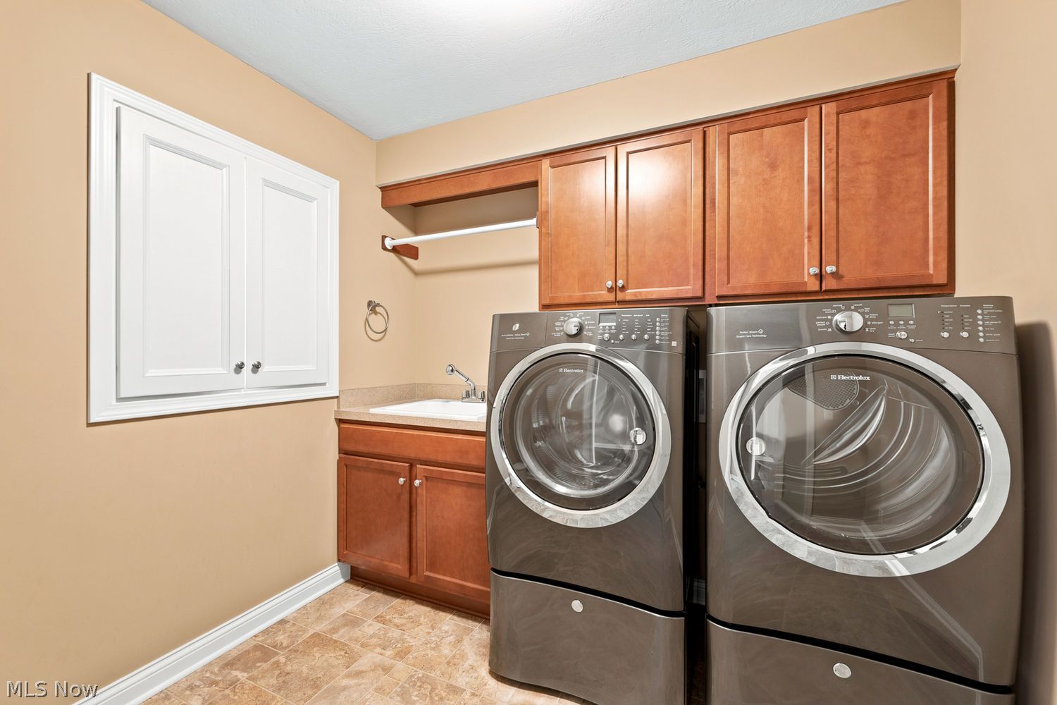 2893 Standish Avenue SW Canton OH 44706
