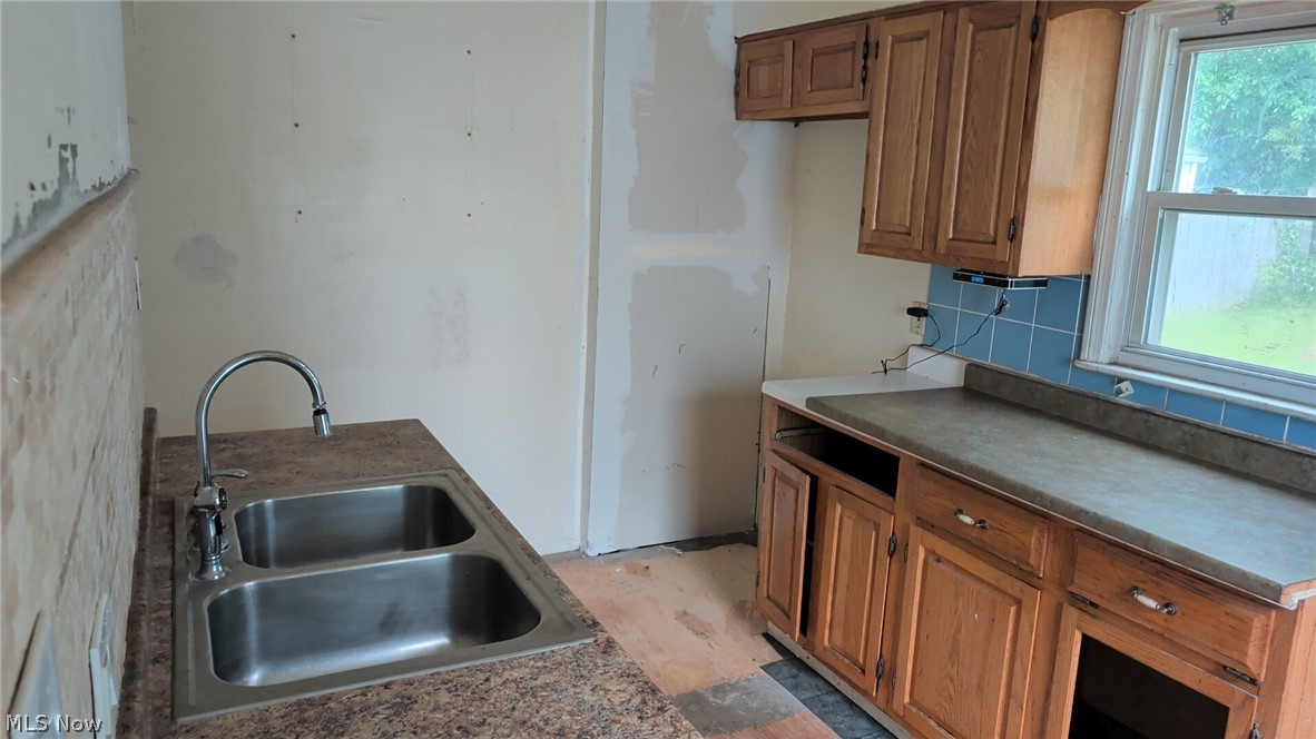 1663 Highview Avenue Akron OH 44301