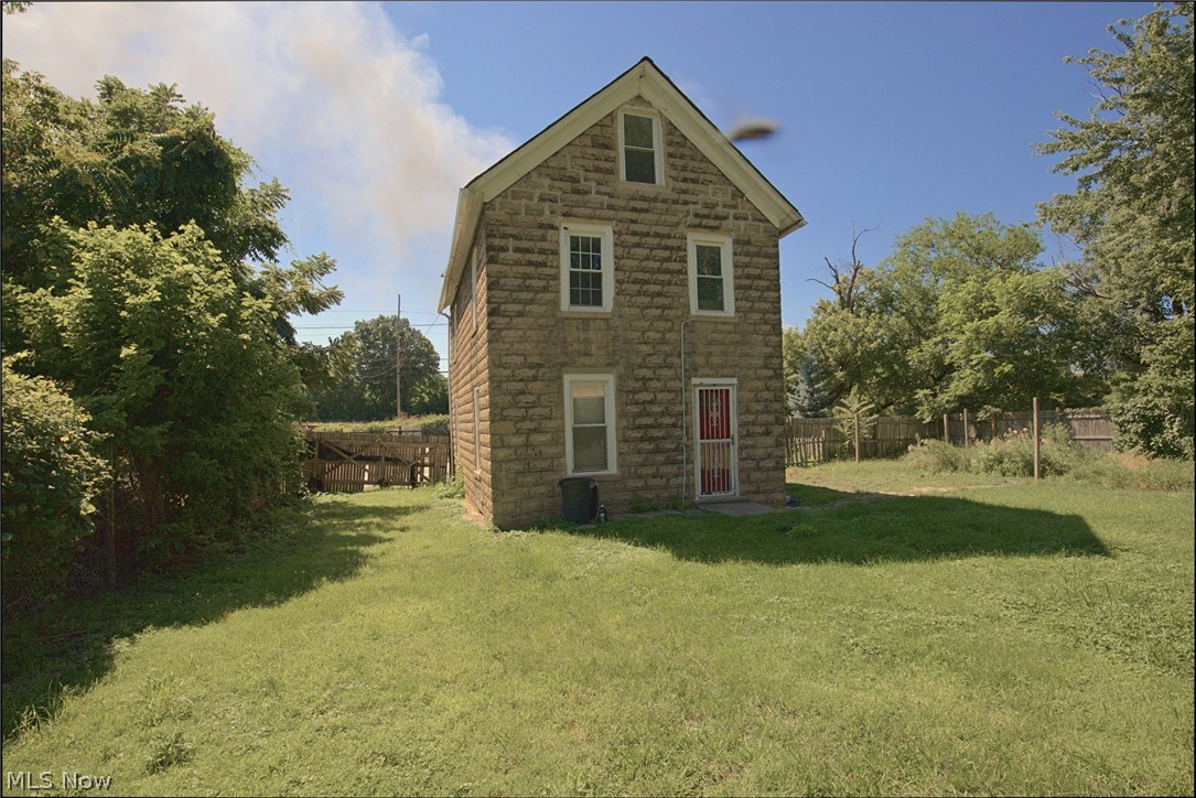 519 Wellington Avenue Akron OH 44305