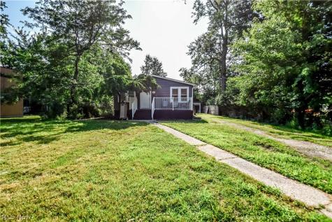 406 E 266th Street Euclid OH 44132