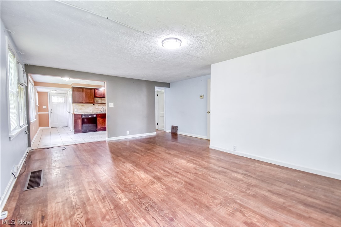 406 E 266th Street Euclid OH 44132