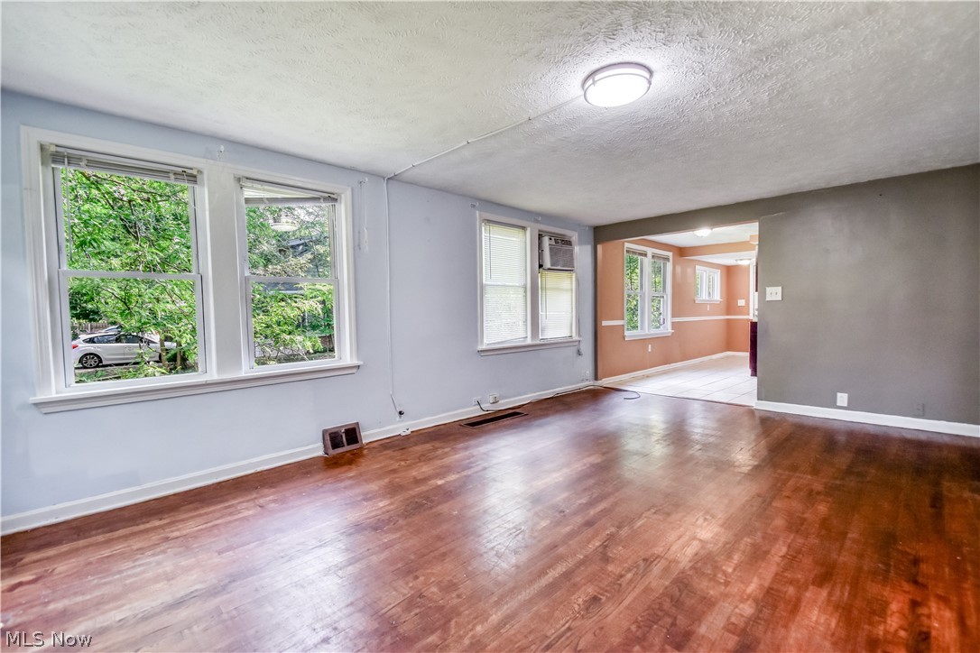 406 E 266th Street Euclid OH 44132