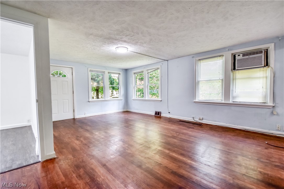 406 E 266th Street Euclid OH 44132