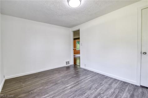 406 E 266th Street Euclid OH 44132