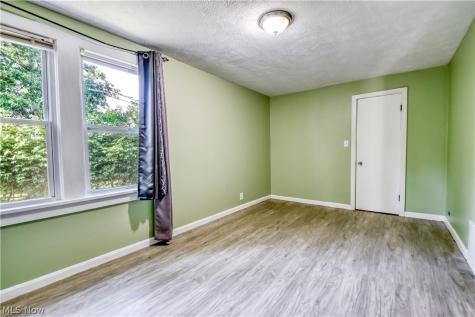406 E 266th Street Euclid OH 44132