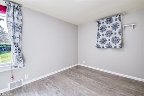 406 E 266th Street Euclid OH 44132