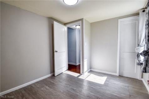 406 E 266th Street Euclid OH 44132