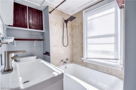 406 E 266th Street Euclid OH 44132