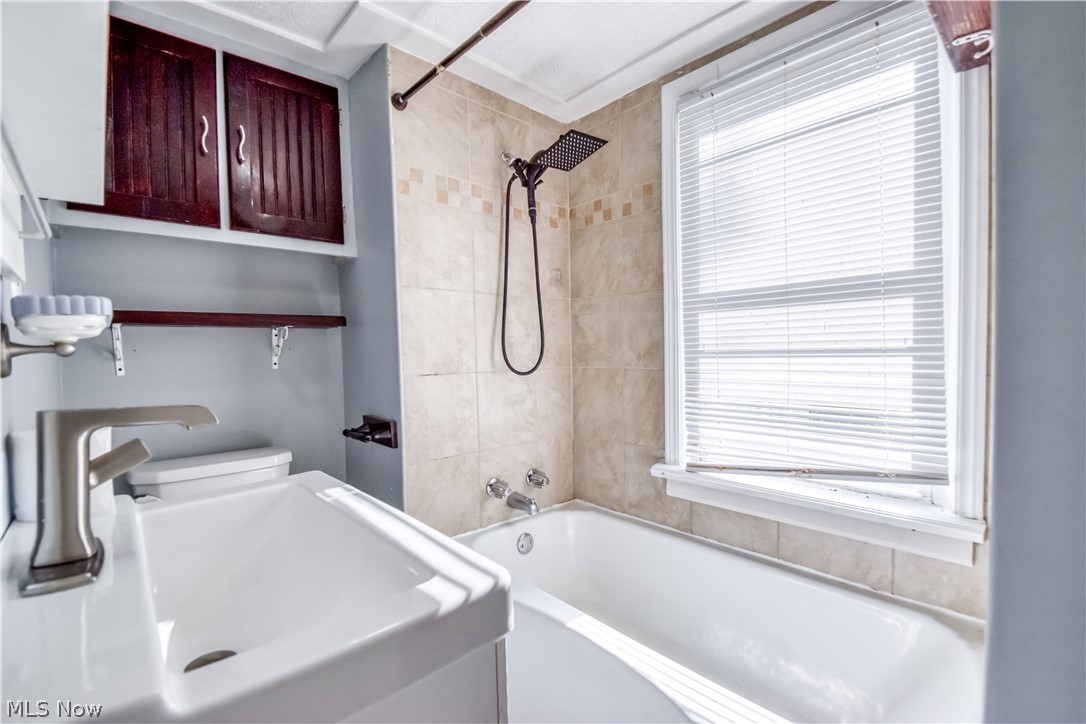 406 E 266th Street Euclid OH 44132