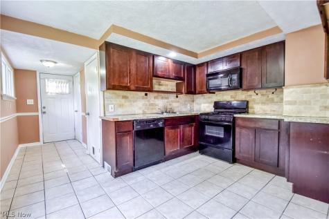 406 E 266th Street Euclid OH 44132