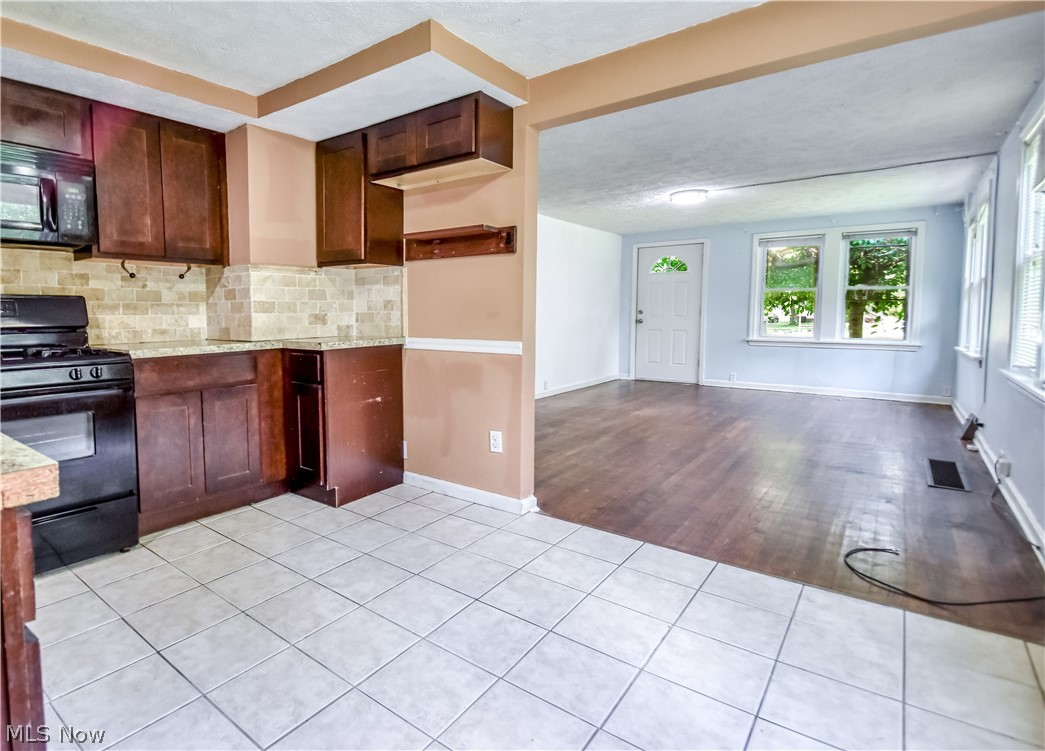 406 E 266th Street Euclid OH 44132