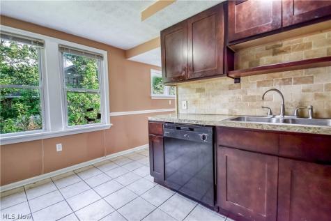 406 E 266th Street Euclid OH 44132