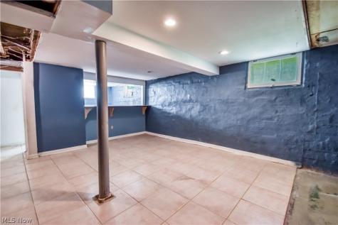 406 E 266th Street Euclid OH 44132