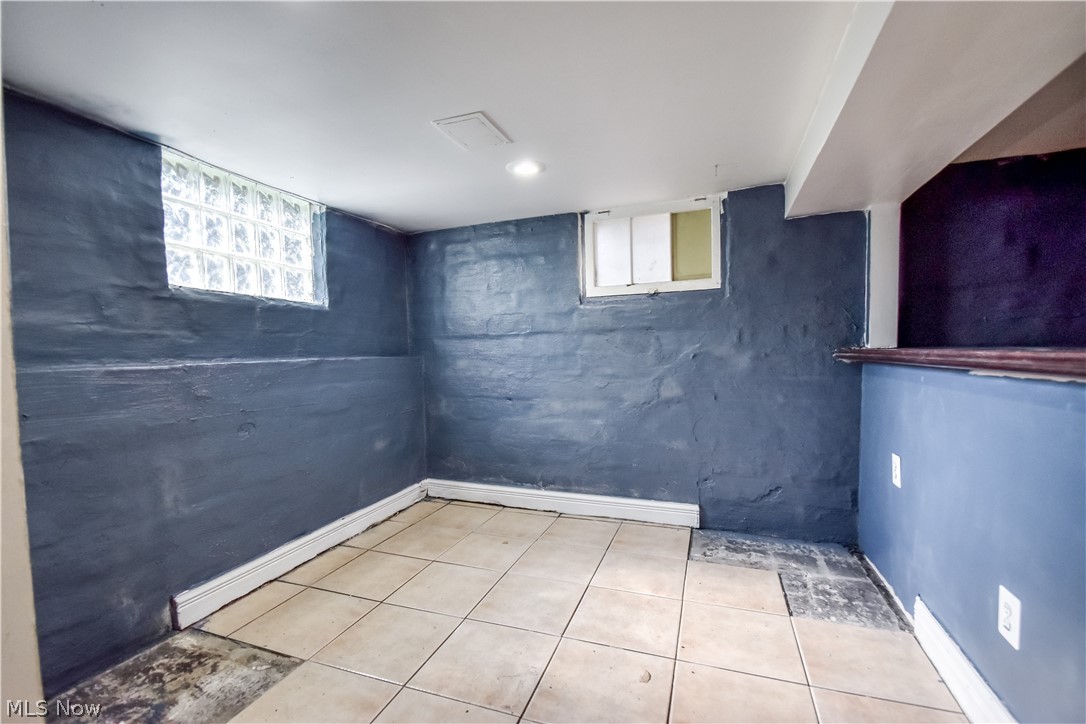 406 E 266th Street Euclid OH 44132