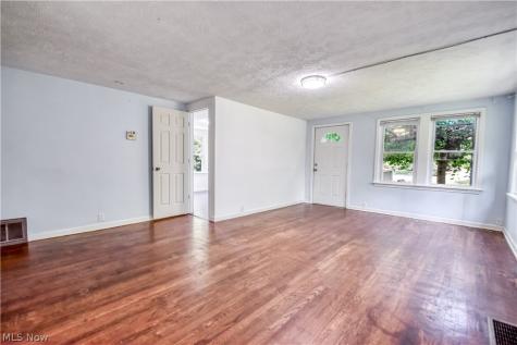 406 E 266th Street Euclid OH 44132