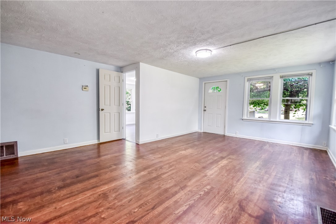 406 E 266th Street Euclid OH 44132